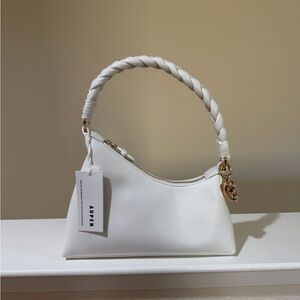 NIRVANA Aupen White Braided Handle Shoulder Bag